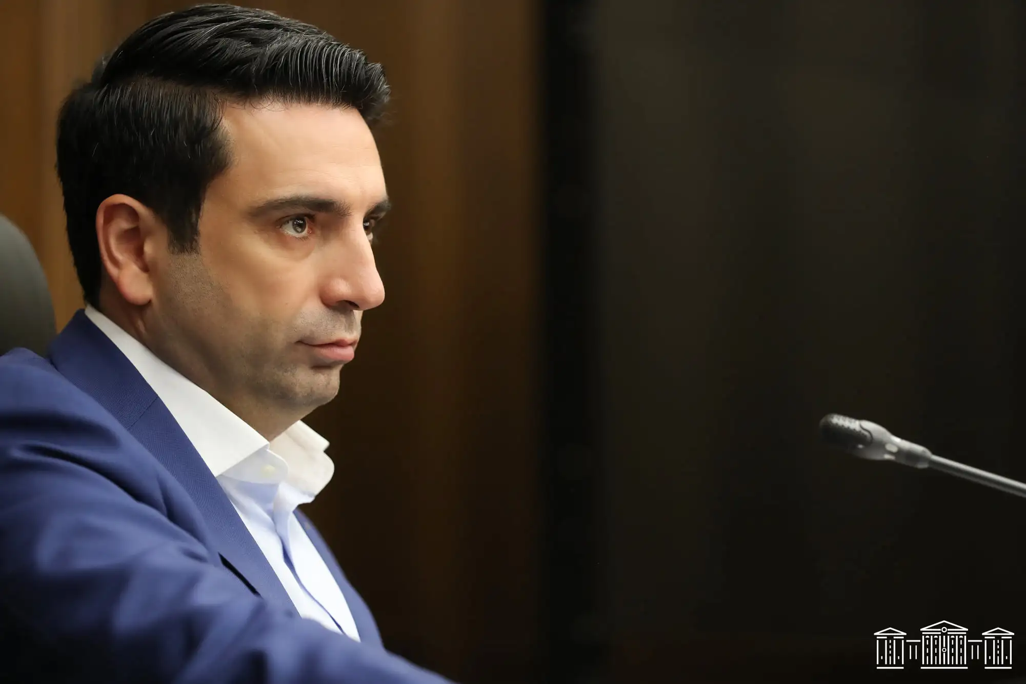 Կարգի հրավիրեք ձեր խմբակցությանը, հակառակ դեպքում ես կանեմ. Ալեն Սիմոնյանը՝ ընդդիմությանը