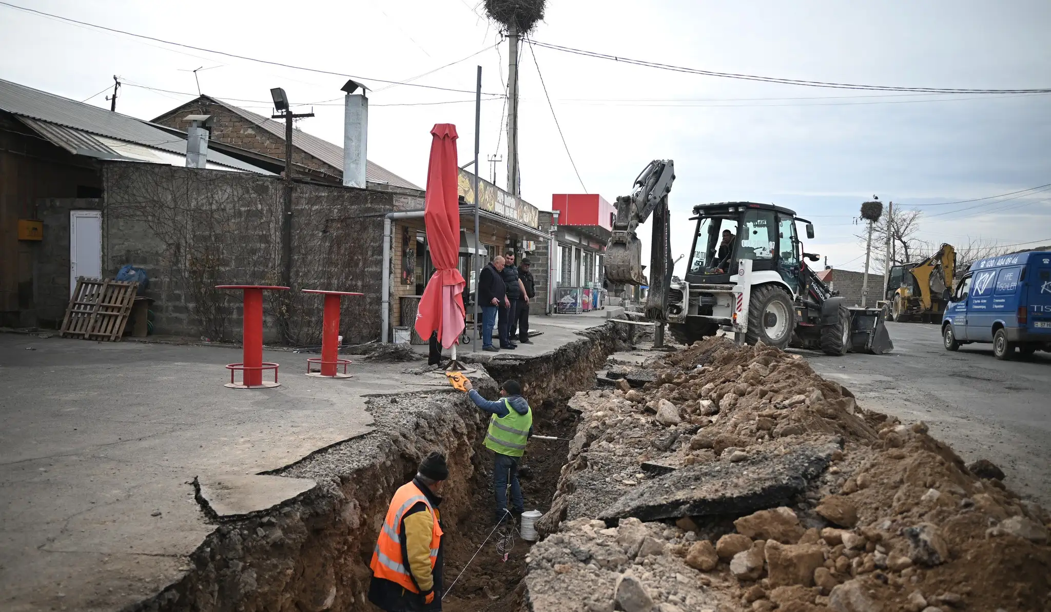 Հիմնանորոգվում է Էջմիածնից դեպի Աշտարակ տանող մոտ 4.8 կմ երկարությամբ հատվածը