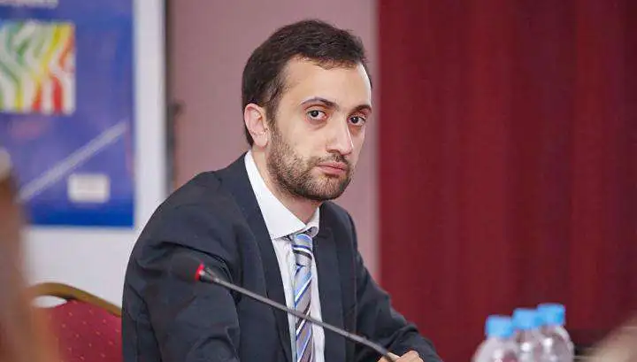 Քաղաքական ուժերից մեկը ամրագրում է սարսափելի մեծ թվով ավտոբուսներ. Իոաննիսյան