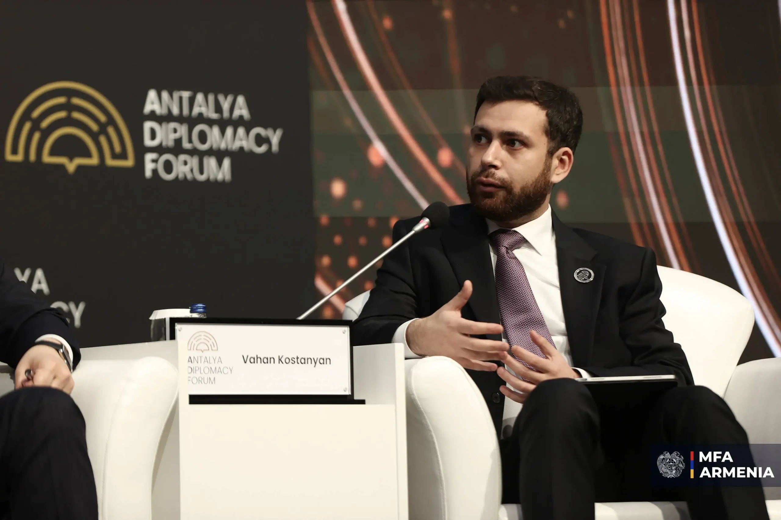 Մեր միջև խաղաղությունը ՀՀ-ի և Ադրբեջանի ինքնիշխանության ամենակարևոր երաշխիքն է. Կոստանյան