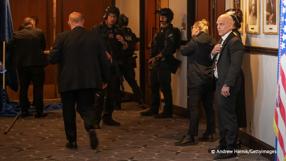 ԱՄՆ-ում թղթակիցների ընթրիքի ժամանակ կրակոցներ են հնչել. Թրամփը տարհանվել է