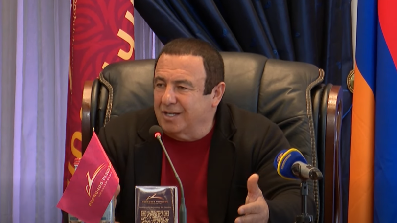 Չպետք է նստեք կաբինետներում, պետք է շրջեք ու լսեք մարդկանց. Ծառուկյանը՝ թիմակիցներին