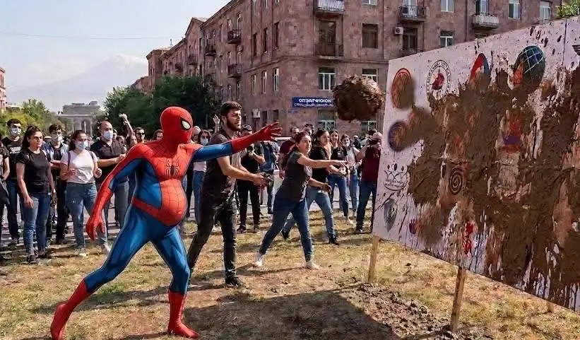 «Բոլորին դեմ եմ»-ը «ցեխ շպրտելով» է սկսել քարոզարշավը