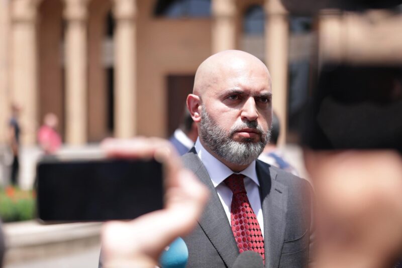 Նիկոլ, հողը ոտքերիդ տակից փախչում է. Աշոտյան