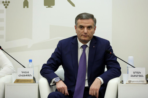 Փաստորեն ԵՄ որոշ ղեկավարների գնահատմամբ, ուրիշ ազգի և պետության շահերը դավաճանելը խիզախություն է
