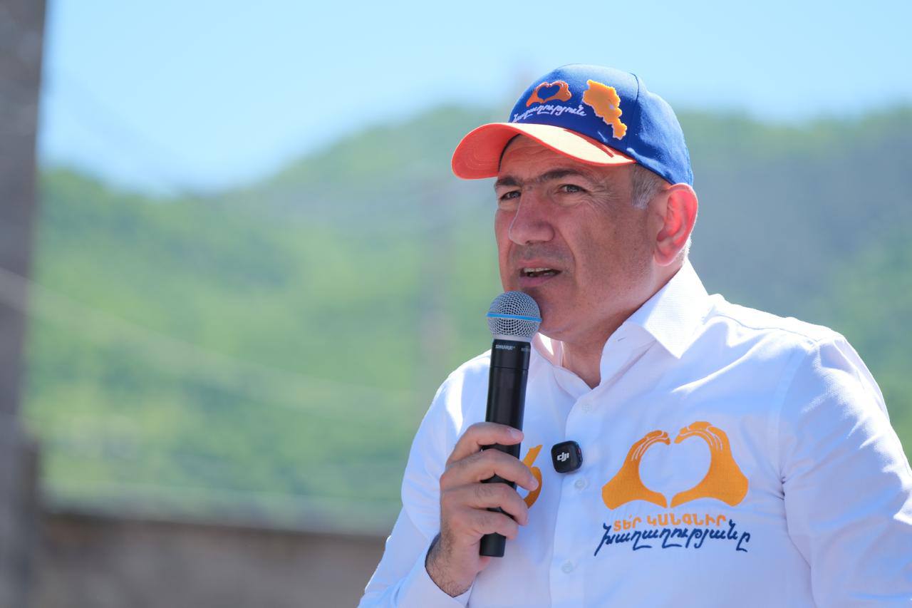 Իրենց վնգունը դուրս է գալիս, որովհետև ես ջարդել եմ իրենց թալանչի թաթիկները. Նիկոլ Փաշինյան