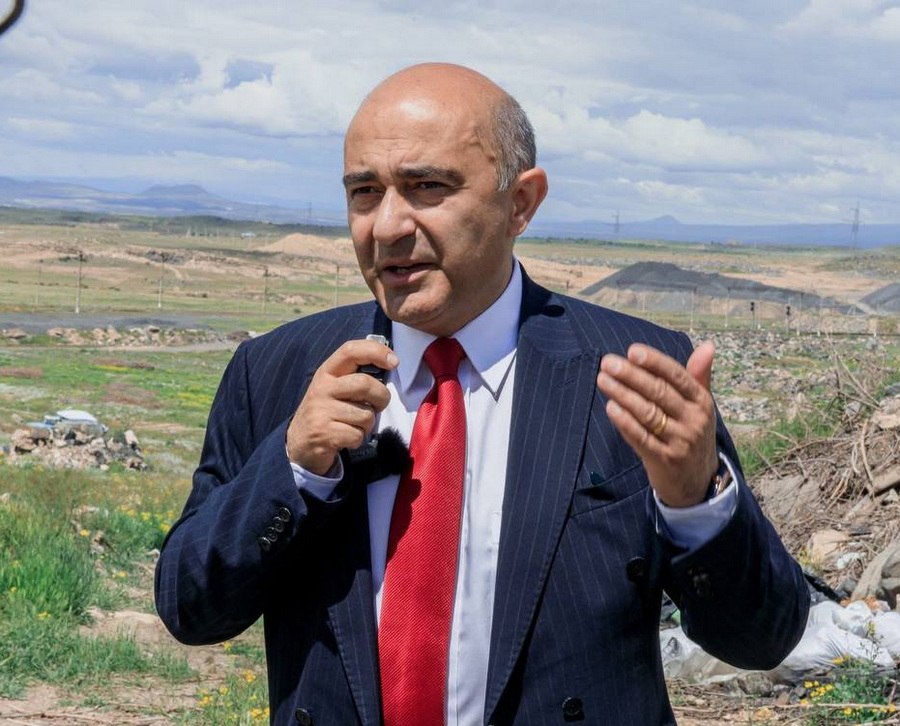 Լարսում կանգնած բեռնատարը Հայաստանի տնտեսությունն է․ Էդմոն Մարուքյան
