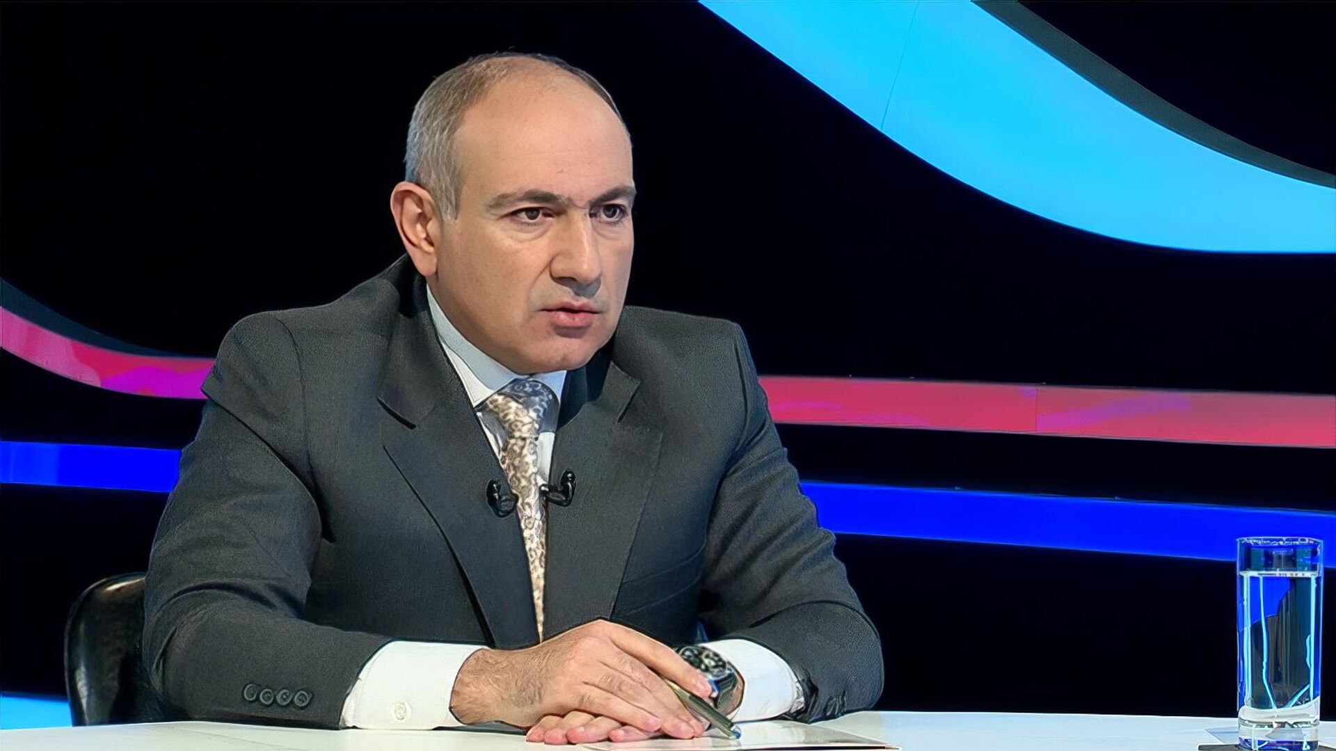 Նիկոլին ատելու 10 տոկոսի չափ էլ հայրենիքդ սիրի, ռսաճորտերին մի ընտրի