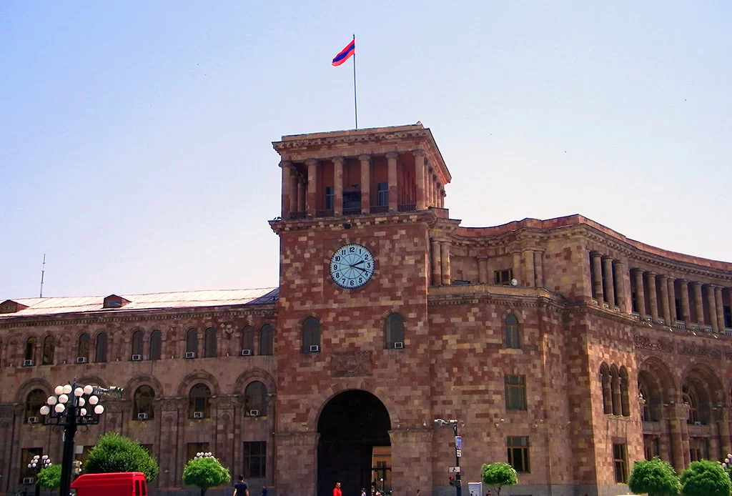 Հայաստանում նախատեսվում է ներդնել պետական ծառայողների վարձատրության նոր համակարգ․