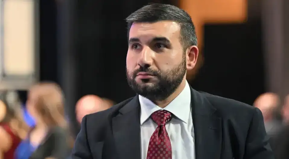 Ձեր քաղաքական առաջնորդի անձնագրի մեջ է գրված հատուկ ծառայության անուն՝ ФСБ. Ալեքսանյան