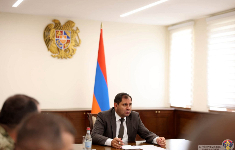 Սուրեն Պապիկյանը ՊՆ-ում խորհրդակցություն է անցկացրել
