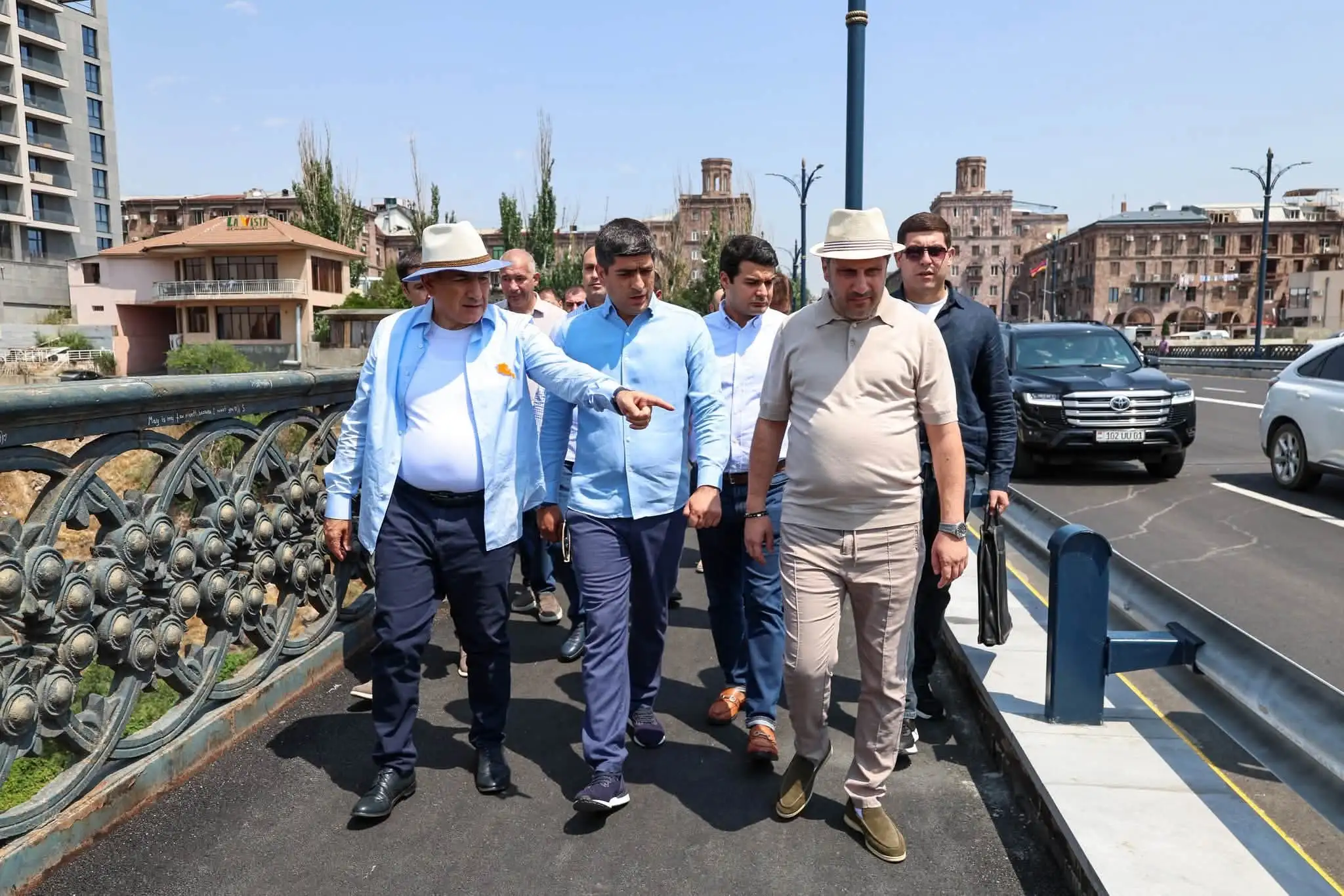 Փաշինյանն այցելել է հիմնանորոգված Կիևյան կամուրջ