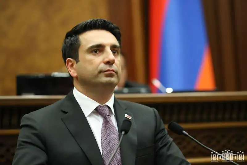 Ասում են` Ռոբի փոքրիկն իմ դաստիարակության մասին է խոսել. Ալեն Սիմոնյան