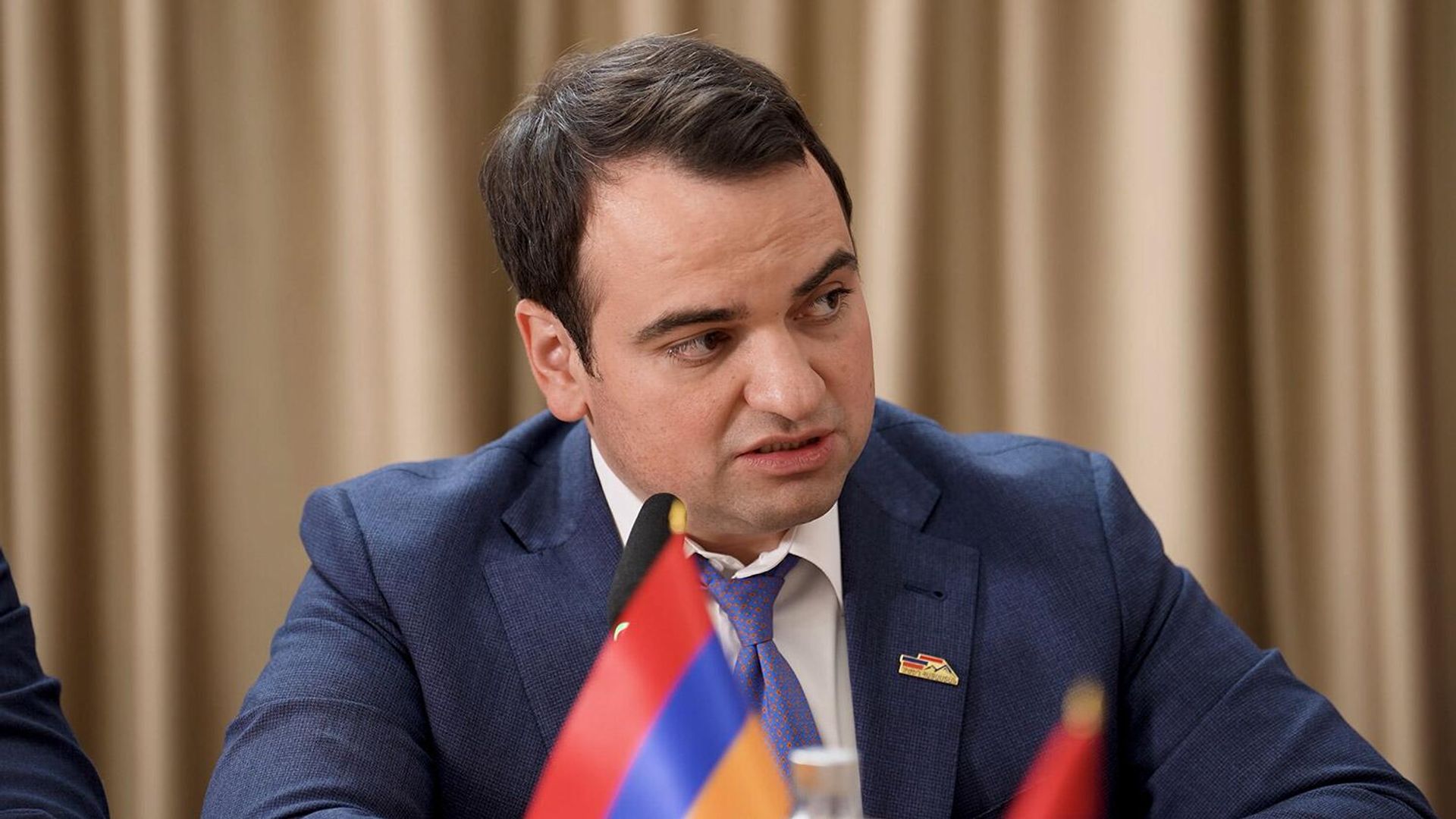 «Չենք ուզում թույլ երկրի քաղաքացի լինել»․ Նարեկ Կարապետյան