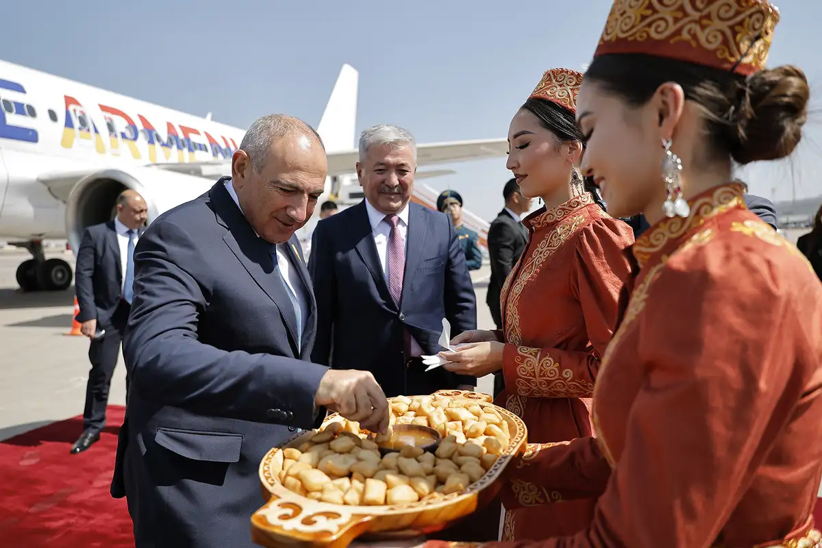 Վարչապետը ժամանել է Ղրղզստան 
