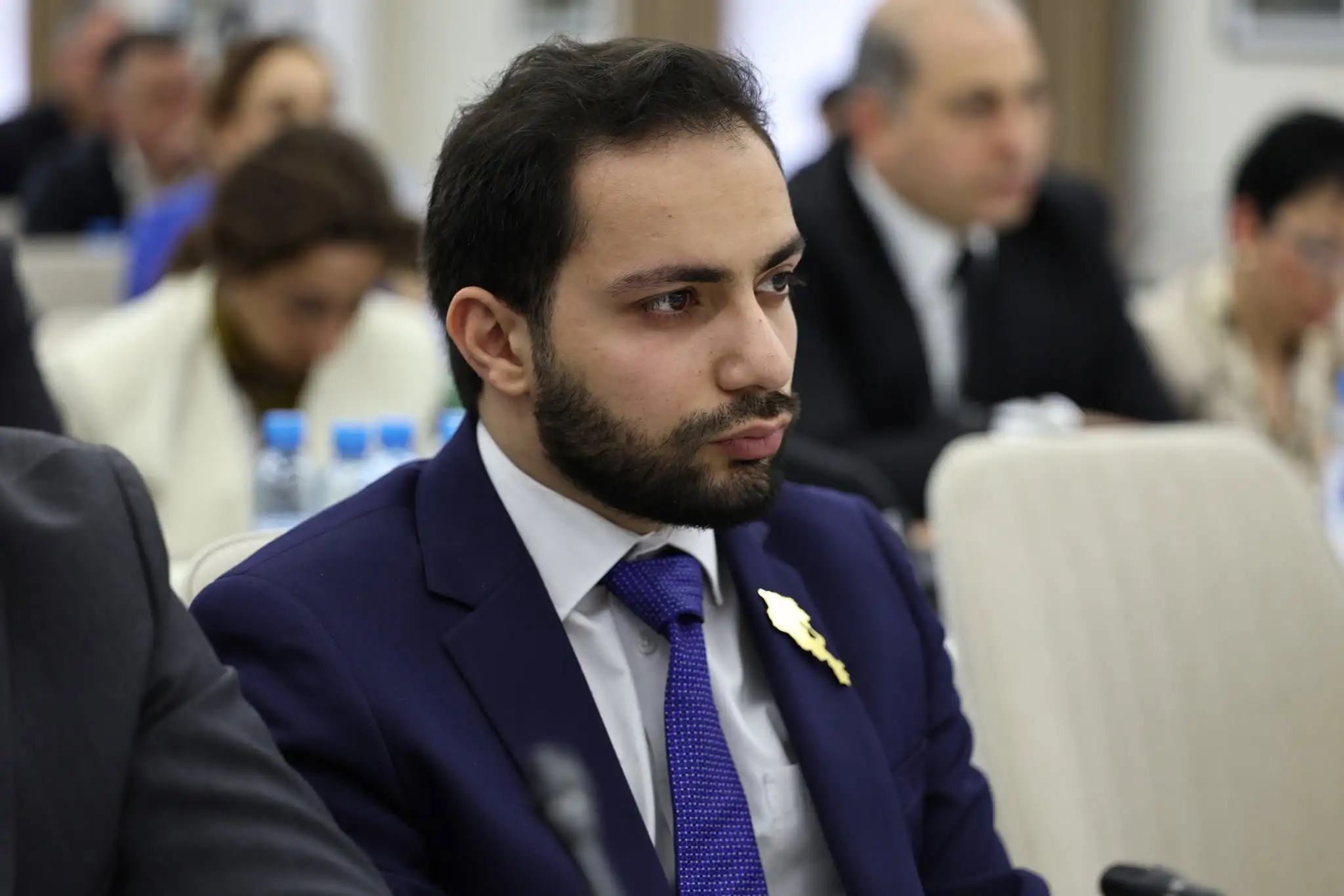 Քաղաքը կառուցելու փոխարեն իրենց համար տներ են կառուցել. Գալջյան