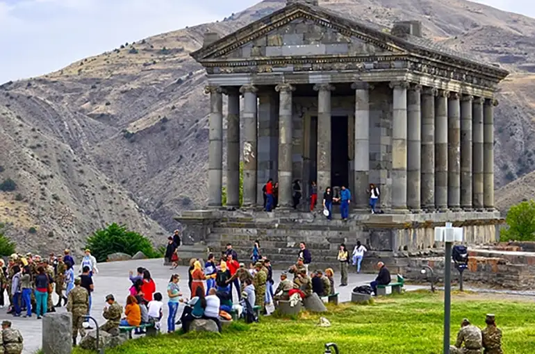 Հայաստան այցելող զբոսաշրջիկների թիվն աճել է, բայց հյուրանոցներում մնացողներինը՝ նվազել